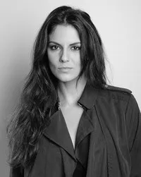 배우인 멜리나 매튜스의 대표 이미지