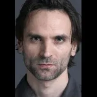 배우인 아르벤 바즈락타라자의 대표 이미지