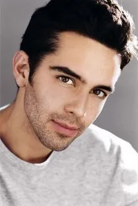 배우인 마이클 카보나로의 대표 이미지