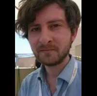 영화감독인 니콜라이 코머리키의 대표 이미지