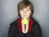 배우인 딜런 에버렛의 대표 이미지