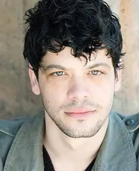 배우인 카를로 류벡의 대표 이미지