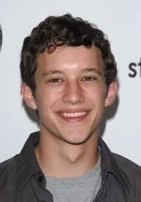 배우인 제이콥 자카의 대표 이미지