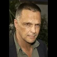 영화배우인 제임스 루소의 대표 이미지