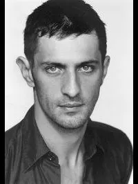 배우인 데이비드 카메노스의 대표 이미지