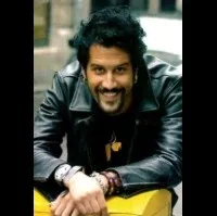 배우인 스테판 카피칙의 대표 이미지