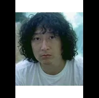감독인 왕워의 대표 이미지