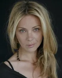 배우인 나탈리아 돈체바의 대표 이미지