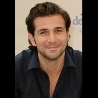 배우인 그레고리 피투시의 대표 이미지