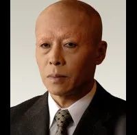 배우인 이데 락쿄의 대표 이미지