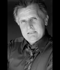 영화배우인 조 에스테베즈의 대표 이미지