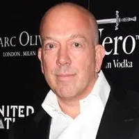 영화배우인 테리 스톤의 대표 이미지