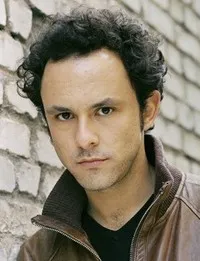 배우인 사미 로리스의 대표 이미지