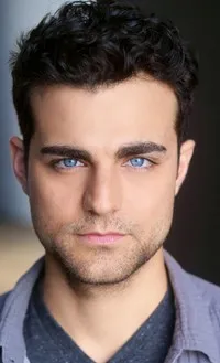 영화배우인 에이단 브리스토우의 대표 이미지