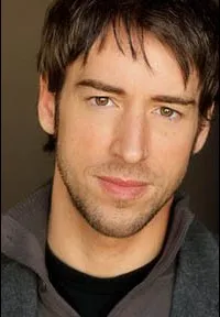 배우인 스티브 웨스트의 대표 이미지