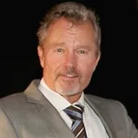 영화배우인 존 사비지의 대표 이미지