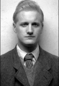 배우인 마트스 엘되엔의 대표 이미지