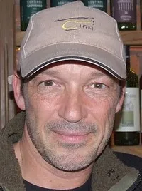 배우인 미카엘 롤의 대표 이미지