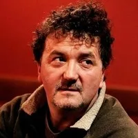 배우인 피터 쉐러의 대표 이미지