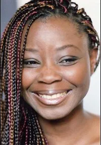 배우인 텔라 크포마우의 대표 이미지