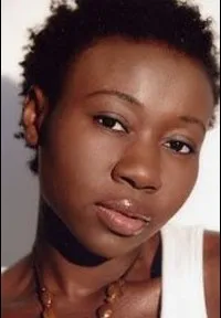 배우인 무나 오타루의 대표 이미지