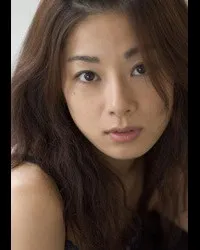 배우인 호샤쿠 유카의 대표 이미지