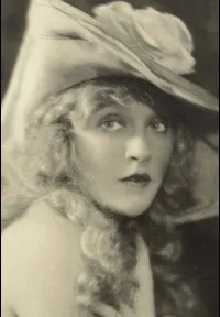 배우, 제작/기획, 각본, 음악인 메이 머레이의 대표 이미지