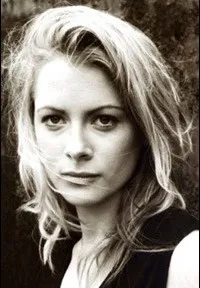 영화배우인 에밀리 비샴의 대표 이미지