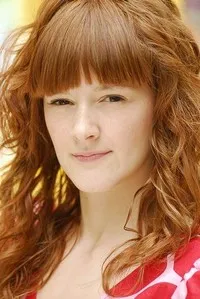 배우인 아나 폴보로사의 대표 이미지