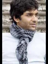 배우인 푸랍 콜리의 대표 이미지