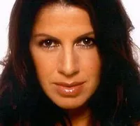 배우인 이사 호에스의 대표 이미지