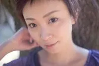 배우인 요시무라 사야카의 대표 이미지