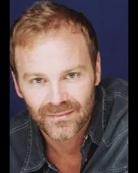 영화배우, 가수인 마이클 크램의 대표 이미지