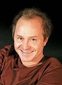 배우인 안드레이 파닌의 대표 이미지