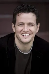 배우, 제작/기획, 각본인 톰 말로이의 대표 이미지