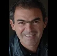 감독, 각본인 로베르토 로친의 대표 이미지