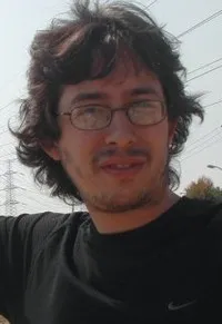 영화감독인 에밀리오 포르테스의 대표 이미지