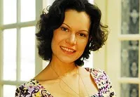 배우인 헤르밀라 구에데스의 대표 이미지