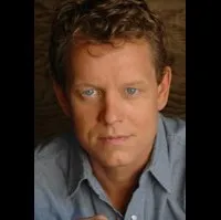 배우인 크리스 앤글린의 대표 이미지