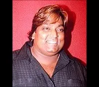 배우, 감독인 가네쉬 아차르야의 대표 이미지