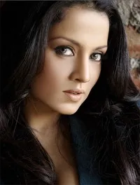 영화배우인 셀리나 제틀리의 대표 이미지