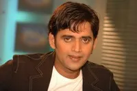 배우인 라비 키샨의 대표 이미지