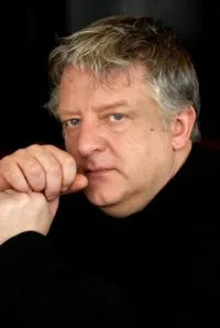 영화배우인 사이먼 러셀 빌의 대표 이미지