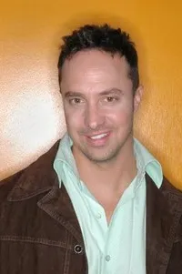 배우인 커크 케퍼의 대표 이미지