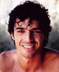 영화배우인 루카 아르젠테로의 대표 이미지