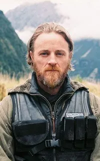 배우인 나다니엘 딘의 대표 이미지