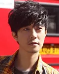 가수인 윤건의 대표 이미지