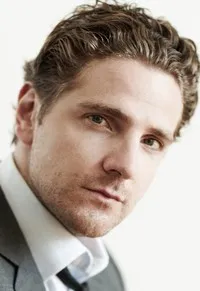 배우인 제임스 길버트의 대표 이미지