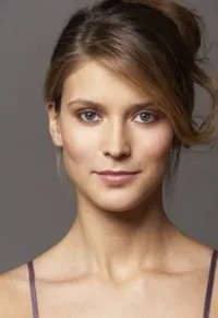 배우인 샬롯 솔트의 대표 이미지