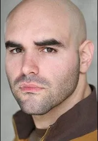 배우, 각본인 야밀 피에드라의 대표 이미지